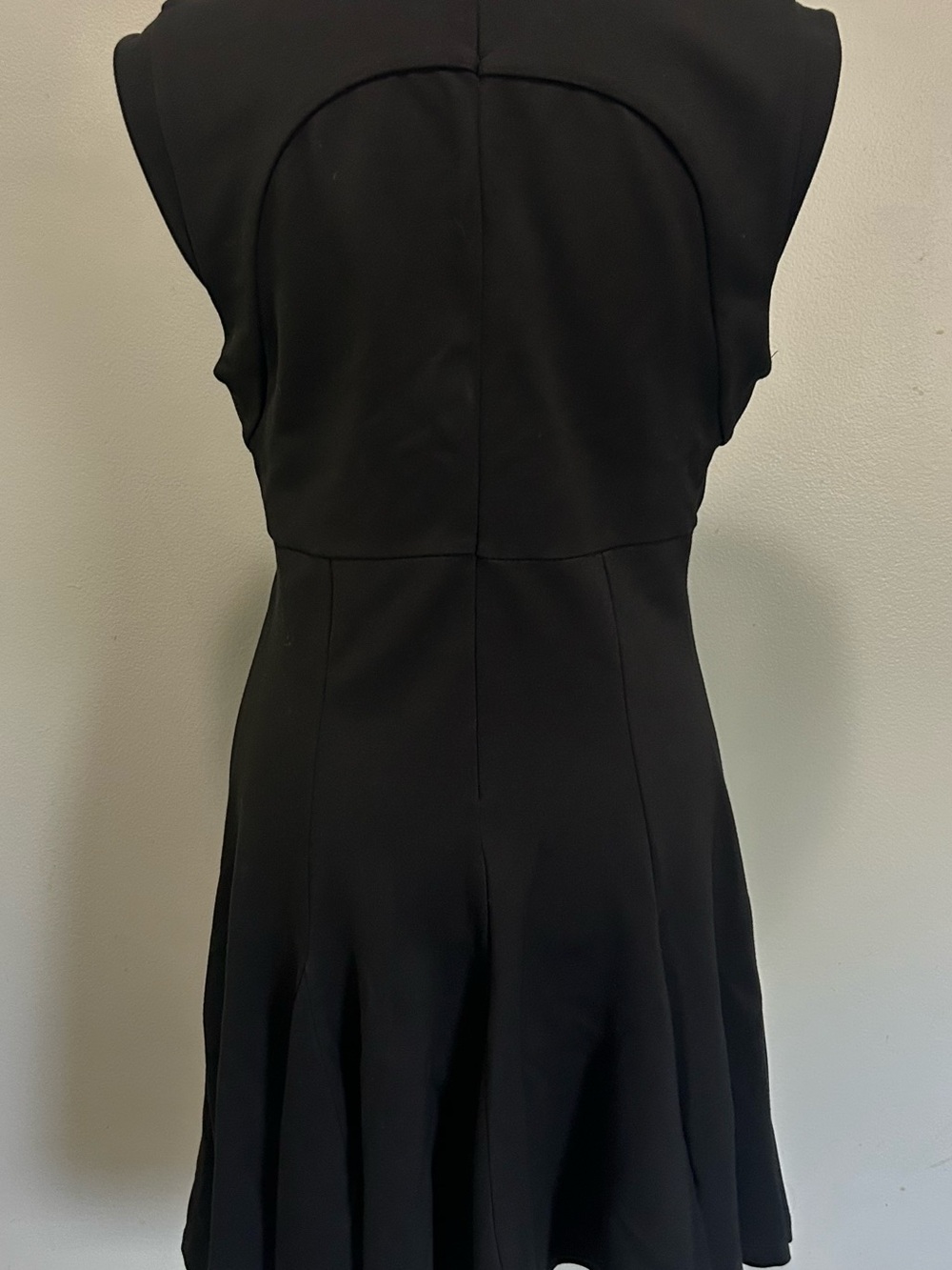 French Connection Black V-Neck Sleeveless Flare Dress Thick Stretch Cocktail 10 - Picture 3 of 8